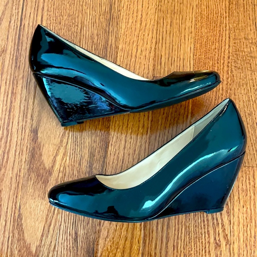 Like new - COLE HAAN patent leather wedge heels